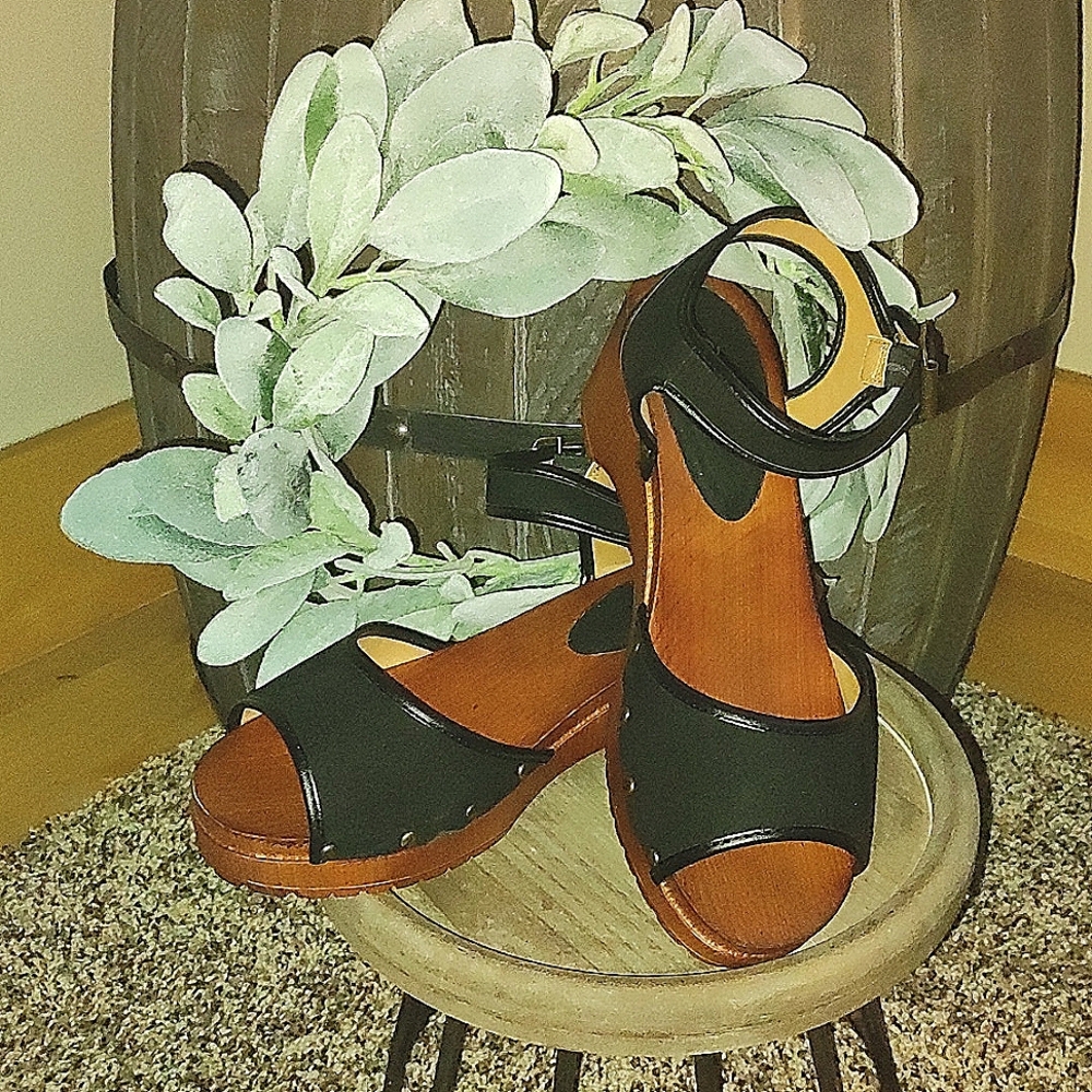 EUC Black Sandals